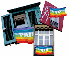 Un drapeau PAIX, une fenêtre sur la Liberté
