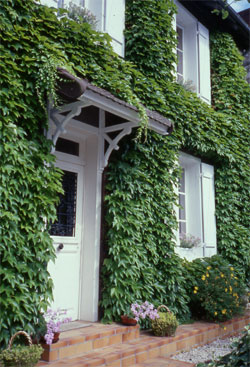 Maison Feuillette, construit en Loiret en 1921.  Elle est toujours en bon état et habitée. © La Maison en Paille
