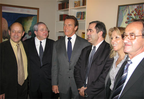 Jean-Paul Huchon (Président de la Région Ile-de-France), Arnold Schwarzenegger (Gouverneur de CA), Ricardo Cordoba (Président de GE Energy Europe de l’Ouest Afrique du Nord), Michèle Sabban (Présidente de l’ARE)