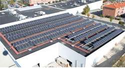 Centrale photovoltaïque sur le toit d'un hypermarché E.Leclerc