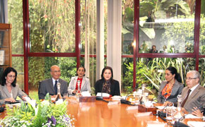 la Princesse Lalla Hasnaa, présidente de la Fondation Mohammed VI pour la protection de l'environnement a présidé, vendredi 30 Avril, le Conseil d'administration de la Fondation, en présence de la ministre de l'Energie, des Mines, de l'Eau et de l'Environnement, Mme Amina Benkhadra, et du secrétaire d'Etat chargé de l'Eau et de l'Environnement, Abdelkébir Zahoud, et de tous les membres du Conseil.