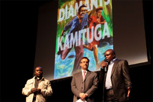 Gratien Chibungiri, coordinateur de SOS Sida, Matthias Leridon, Président d'AAD et Séraphin Kajibwami, auteur des Diamants de Kamituga, lors de la présentation officielle de la BD à Paris en octobre 2010.