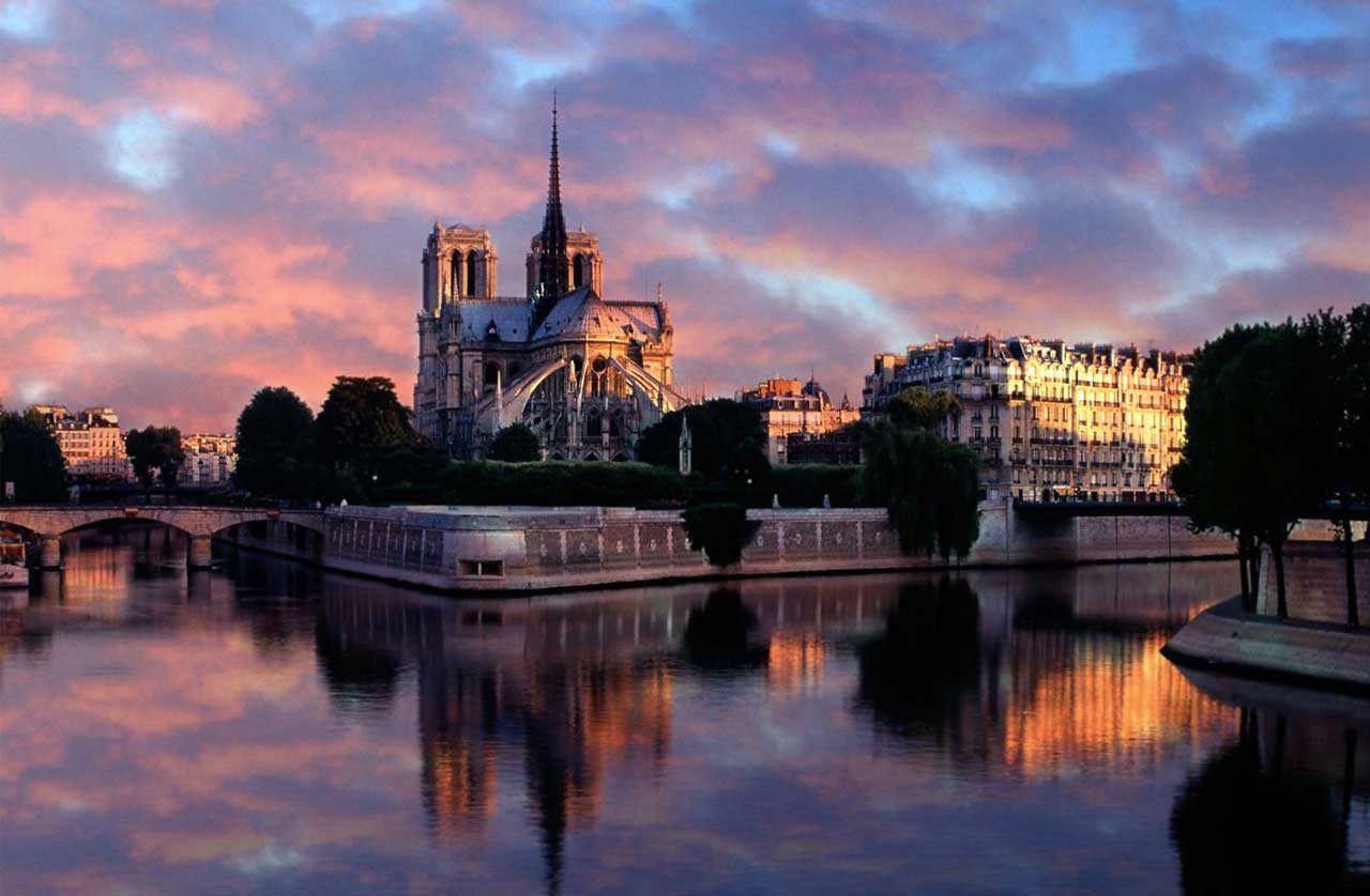 L'évolution en marche : du Parvis de Notre Dame au Mont Saint Michel