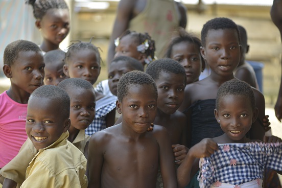 Enfants des familles cacaoyères en Côte d’Ivoire © UTZ Certified. Nabil Zorkot
