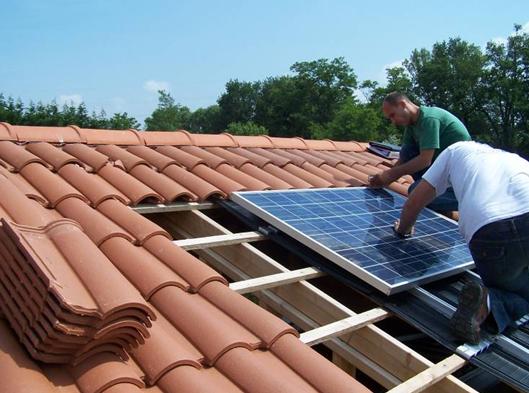 Installer des panneaux solaires photovoltaïques chez soi