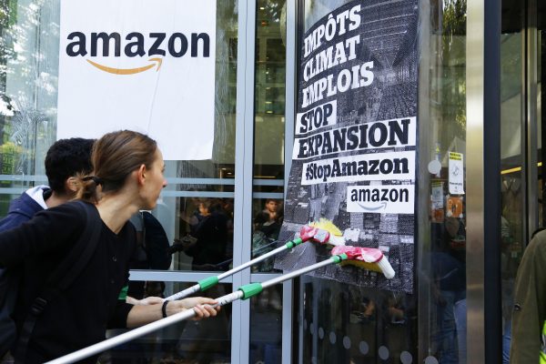 Sans scrupule, Amazon profite de la crise du Coronavirus au risque de l&rsquo;aggraver selon Les Amis de la Terre