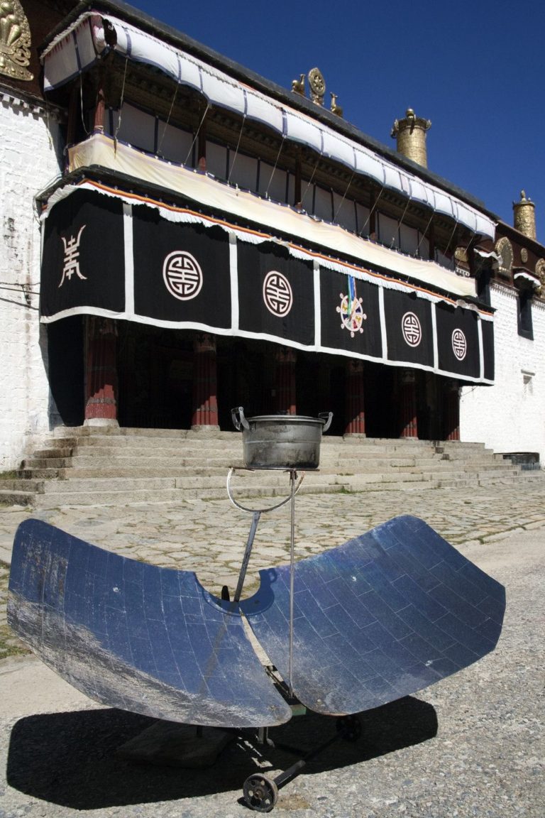 Pourquoi et comment installer un four solaire chez soi ?