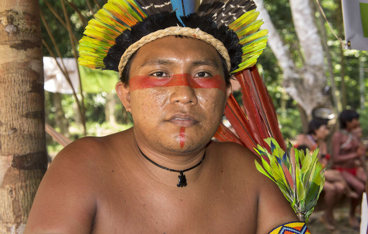 Dario Yanomami de l'association yanomami Hutukara : « Nos chamanes travaillent sans relâche pour contrer cette épidémie. Nous avons besoin du soutien du monde entier. » © Fiona Watson / Survival