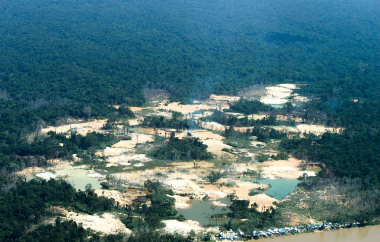 Les Yanomami demandent l&rsquo;expulsion des chercheurs d&rsquo;or illégaux qui mettent en danger la vie d&rsquo;un peuple entier