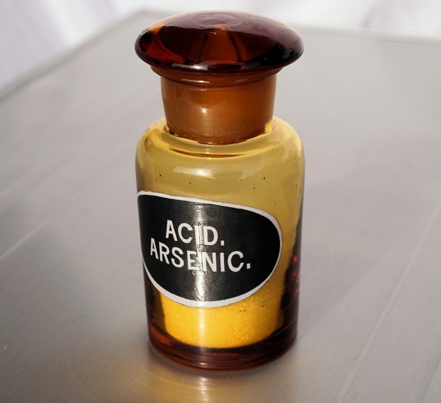 bottle_medical_pharmacy_mislabelling_arsenic_acid_medicine-591280.jpg_d.jpg