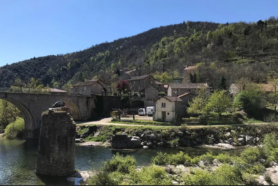 Le village de Pied-de-Borne est bordé par trois rivières et regroupe 23 hameaux - 14/04/2021 • © C.Alazet / FTV Lozère Mende