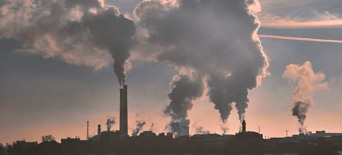La pollution atmosphérique provenant des centrales électriques contribue au réchauffement de la planète.