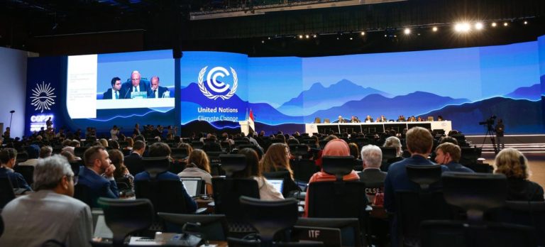 La COP27 s’achève avec un accord sur les pertes et dommages,