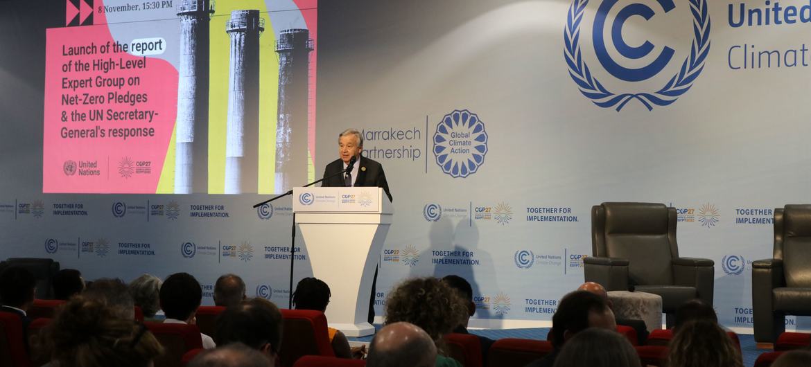 A la COP27, le Secrétaire général de l'ONU, António Guterres, prononce une allocution lors de la présentation du rapport du groupe d'experts de haut niveau sur les engagements net zéro.