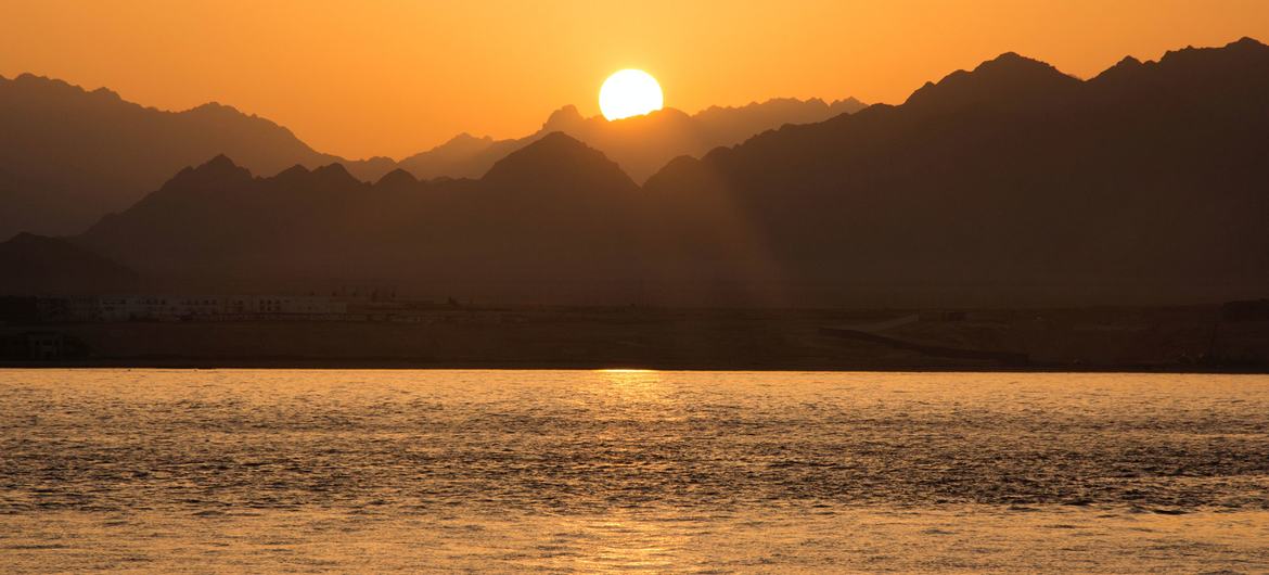 La silhouette des montagnes à Charm El-Cheikh, en Egypte.