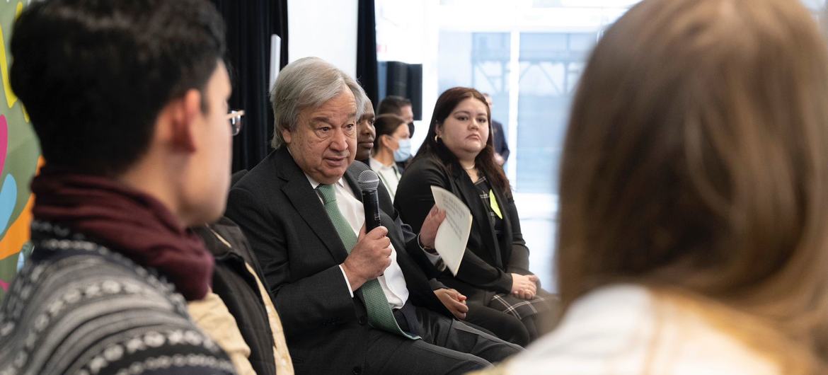 Lors de la Conférence des Nations Unies sur la biodiversité (COP15) à Montréal, au Canada, le Secrétaire général António Guterres discute du rôle des jeunes dans le soutien d'un cadre mondial de la biodiversité post-2020 juste et équitable.