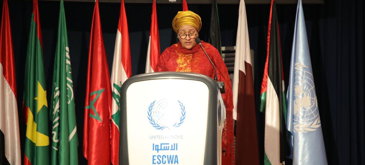 La Vice-secrétaire générale Amina Mohammed prononce un discours lors de l'ouverture du Forum arabe pour le développement durable 2023, à Beyrouth, au Liban.