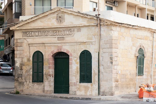 Dessalement par distillation à Malte.