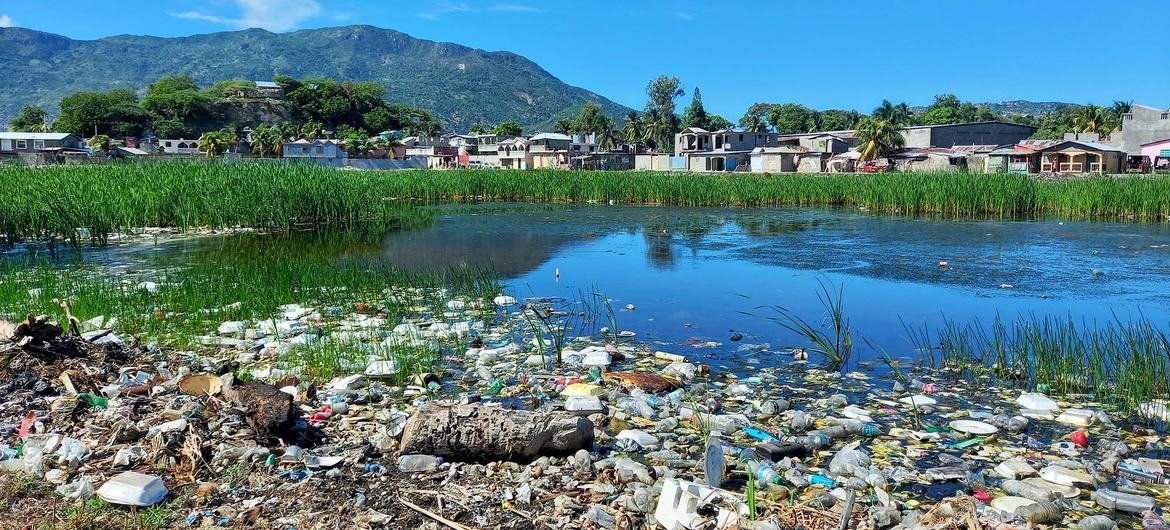 La pollution plastique nuit à l'environnement en Haïti.