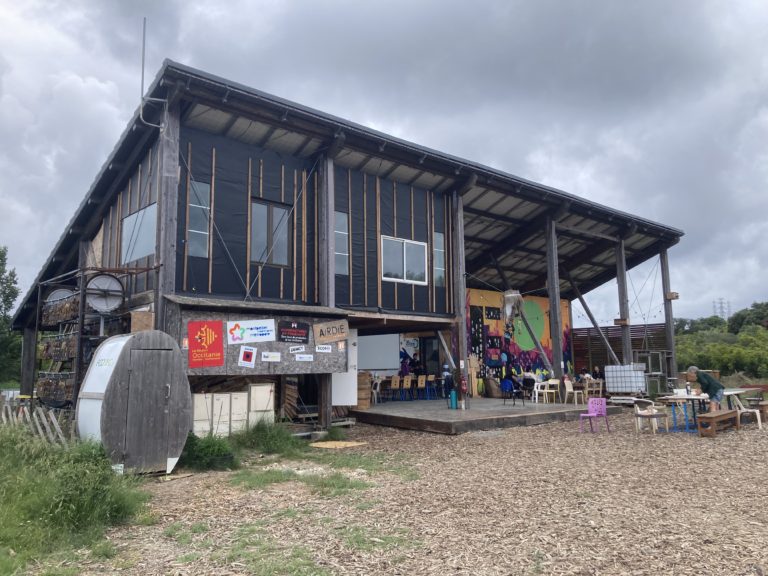Occitanie : Macondo, le tiers-lieu dédié à la résilience, menacé d’expulsion