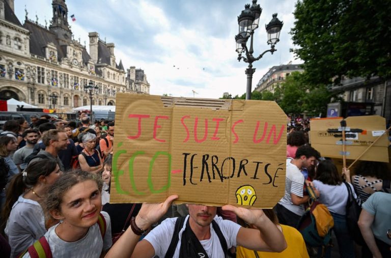 À quoi sert la violence des mouvements écologistes ?