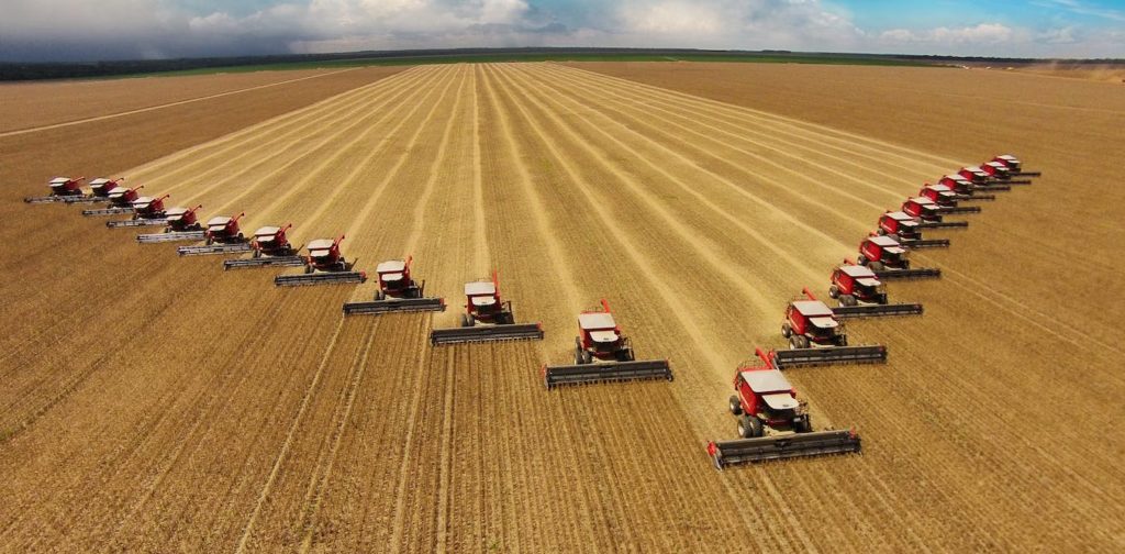 La généralisation d'engrais azotés a permis l'essor de l'agriculture industrielle, dérèglant au passage le cycle biogéochimique de l'azote.