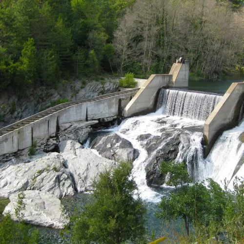 Fake news sur l&rsquo;énergie hydroélectrique face à l&rsquo;analyse des experts