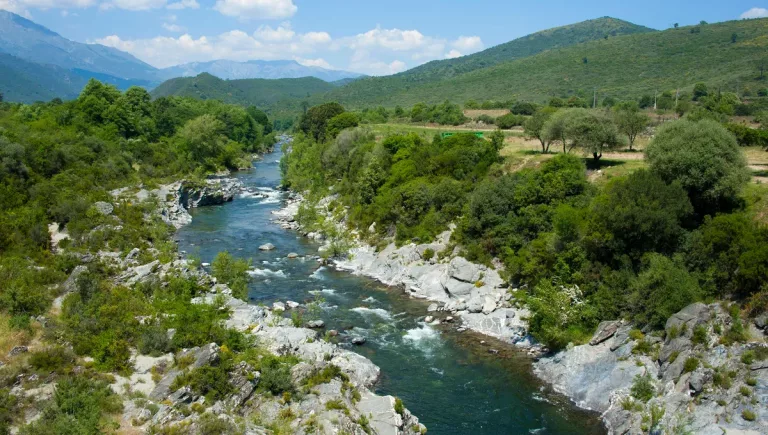 L’eau n’est-elle qu’une ressource ? Ou comment protéger l’eau par le droit