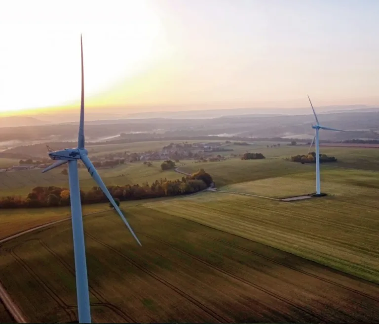 Un projet éolien peut-il revitaliser les territoires ruraux ? Quels impacts positifs pour l’emploi, la fiscalité et l&rsquo;attractivité ?
