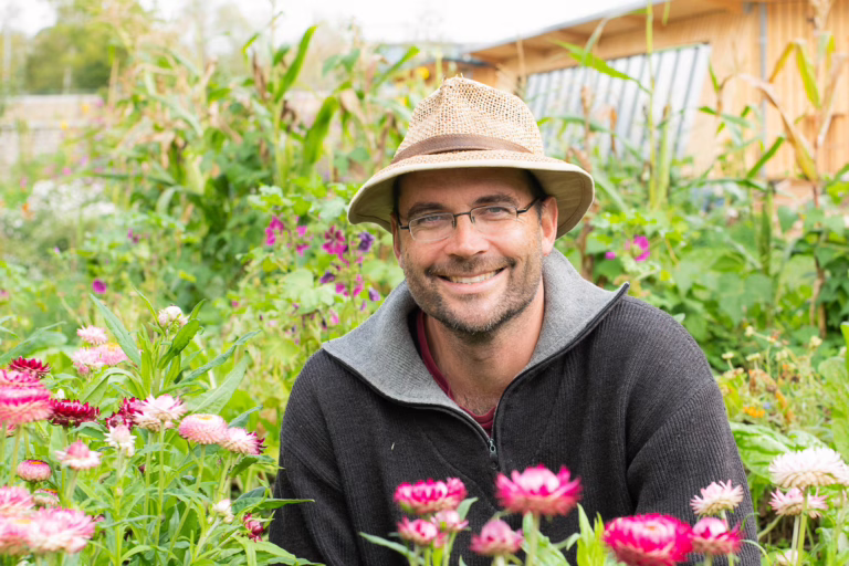 Gilles Degroote, devenu jardinier maraîcher, a créé la ferme pilote Nature & Découverte de CLAP France